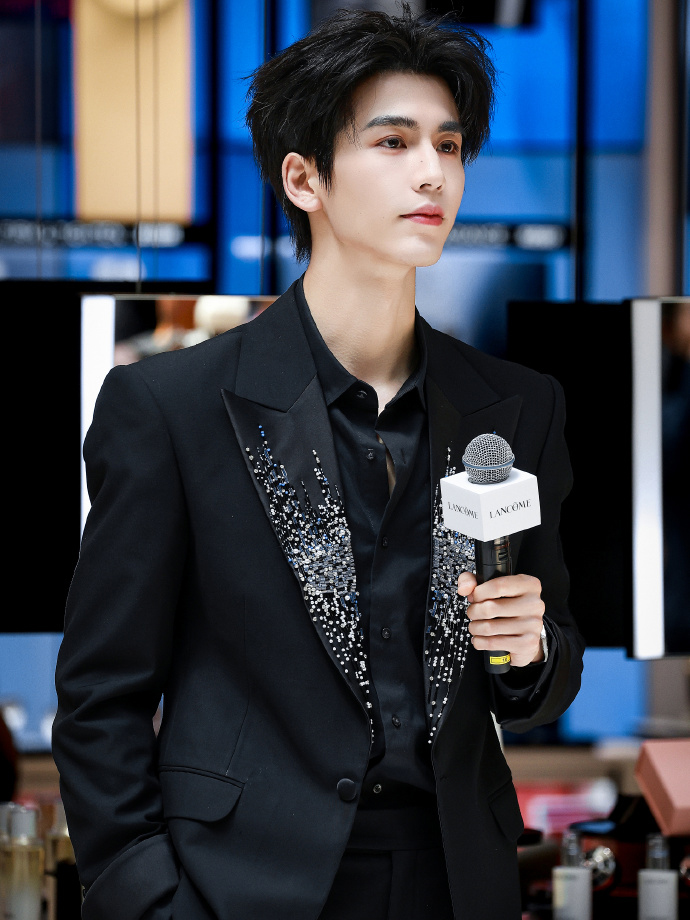 张凌赫同款一粒扣串珠刺绣西装男士韩版重工艺休闲百搭西服套装潮