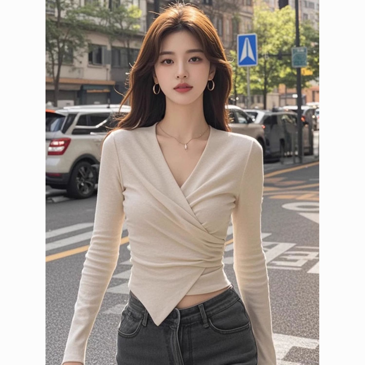 设计感别致百搭大码纯欲V领外穿长袖T恤女春秋季不规则内搭修身短