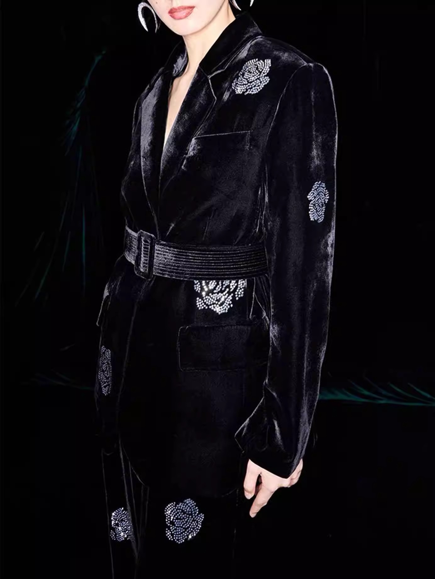 轻奢风女法式烫钻长袖西装服装休闲演出服宽松版丝绒阔腿裤两件套