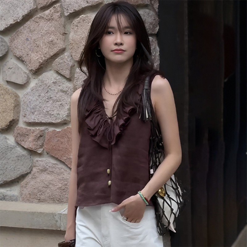 法式高级感荷叶边领无袖背心衬衫女2025新款夏季宽松设计感上衣