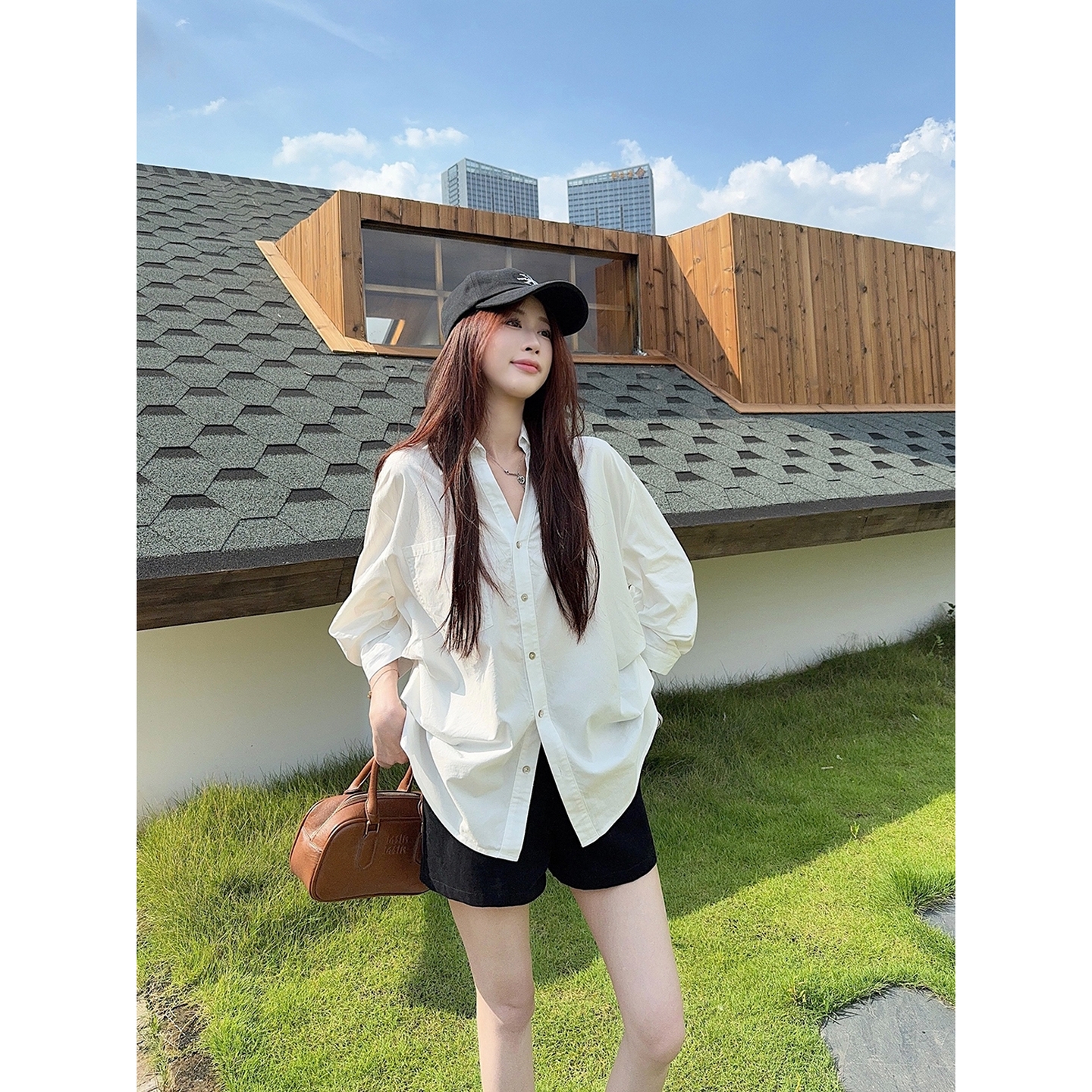 韩系慵懒风宽松百搭显瘦设计感V领衬衫女春秋新款灯笼袖口袋上衣