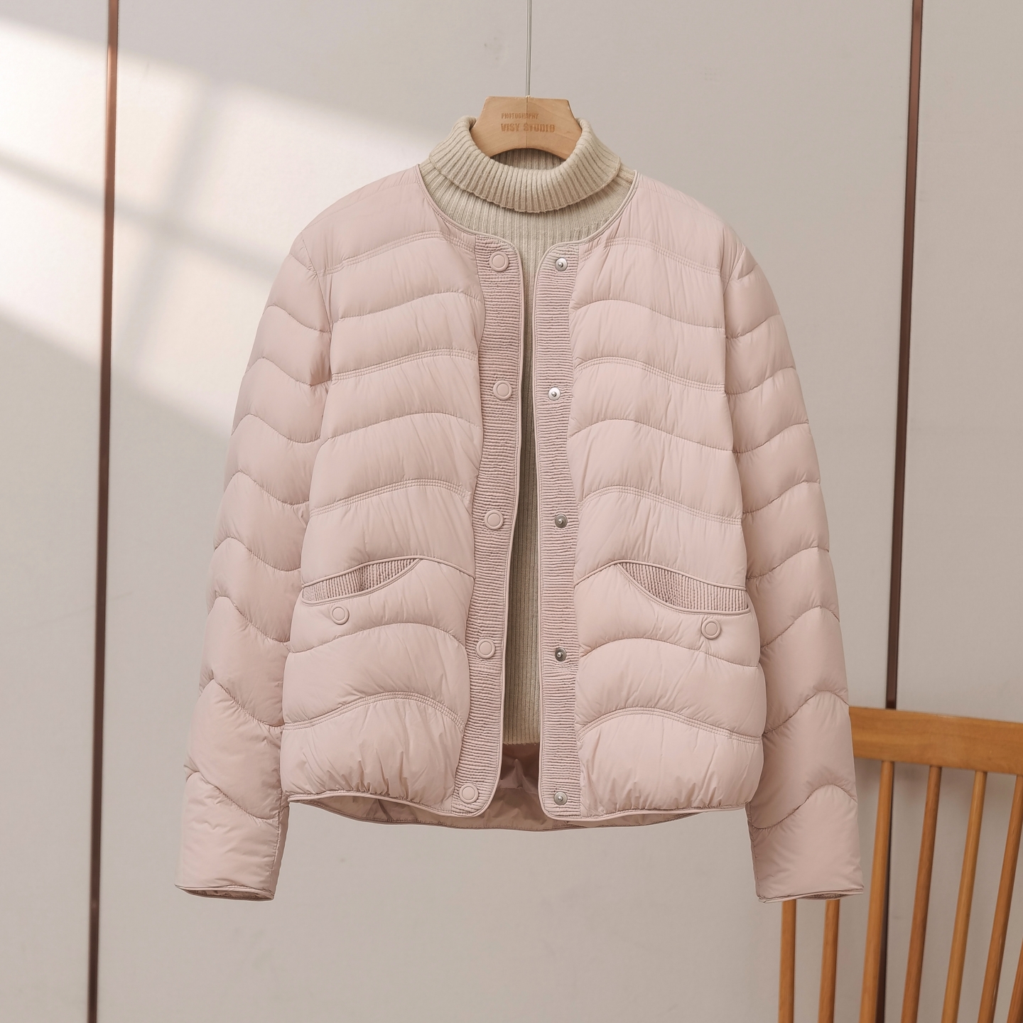 90白鸭绒轻薄羽绒服女短款2025冬季新款圆领小个子百搭保暖外套潮