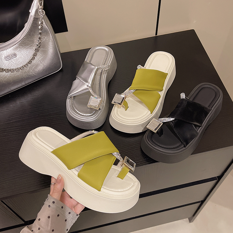 钻石拖鞋女夏季外穿厚底套趾水钻法式仙女凉拖2025新款爆款沙滩鞋