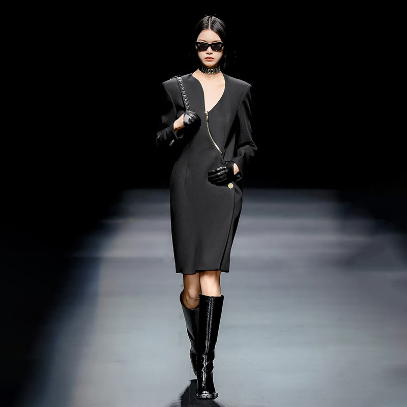 马婧MAGGIE MA不规则领连衣裙轻奢高端女装高级感冬季裙子516D