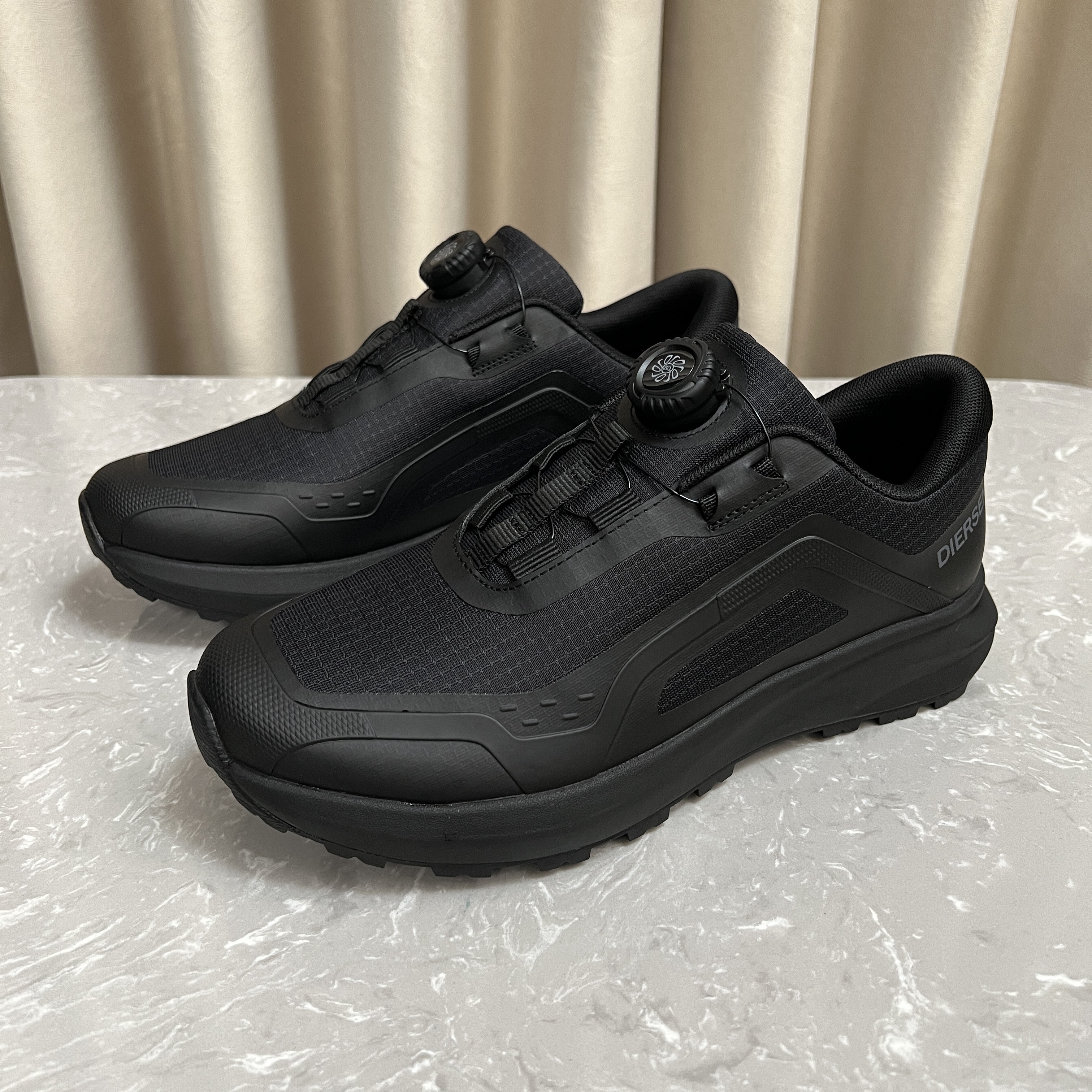 《秋季》男士透气防滑轻便休闲黑色运动户外鞋舒适运动鞋男款