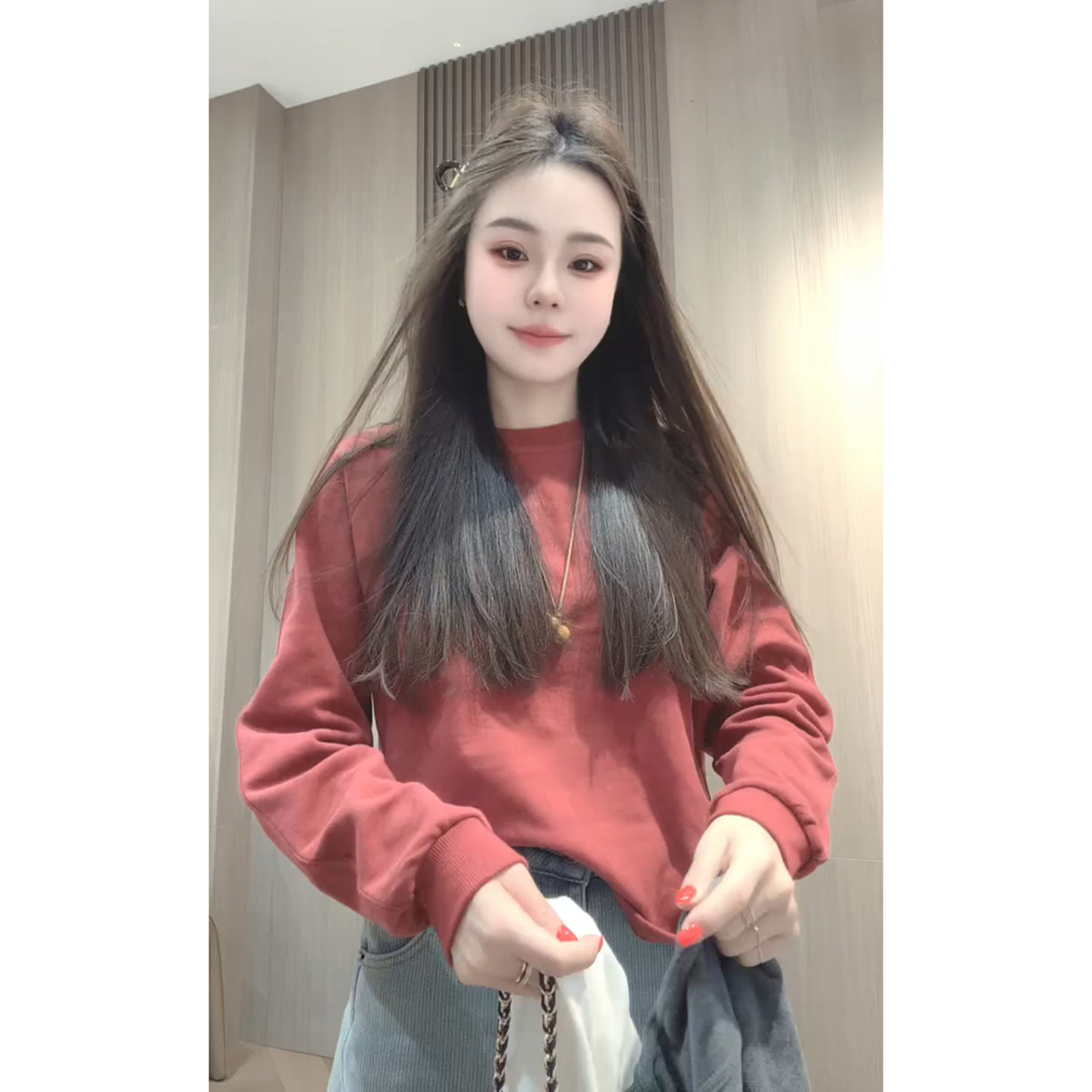 韩系2025秋冬新款气质减龄纯色卫衣女宽松显瘦舒适风圆领套头上衣