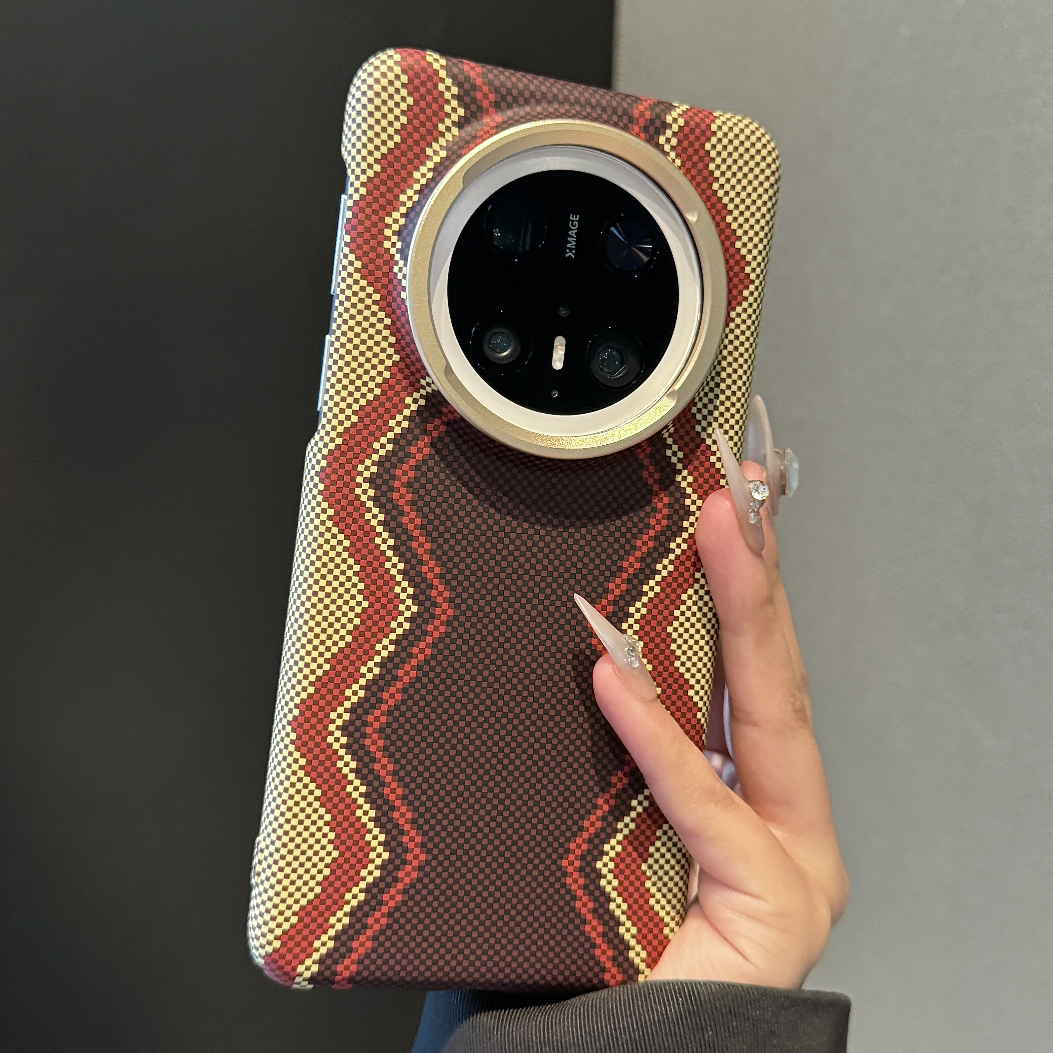 适用华为mate70pro+手机壳赤蛇权杖凯夫拉纹磁吸碳钎维纹保护套