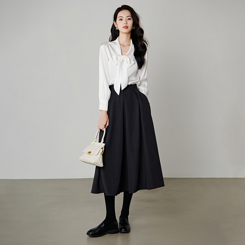 【新品】2025时髦上衣蝴蝶结领干练衬衫女25072333