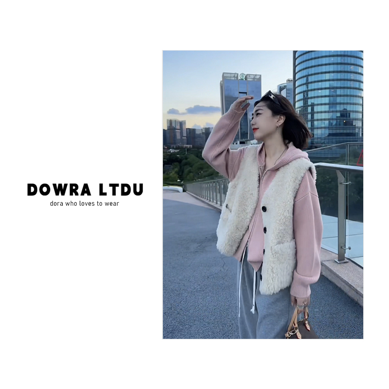 朵拉【暖意环绕】100%羊毛马甲2025年秋季新款V领纯色外套147-89096