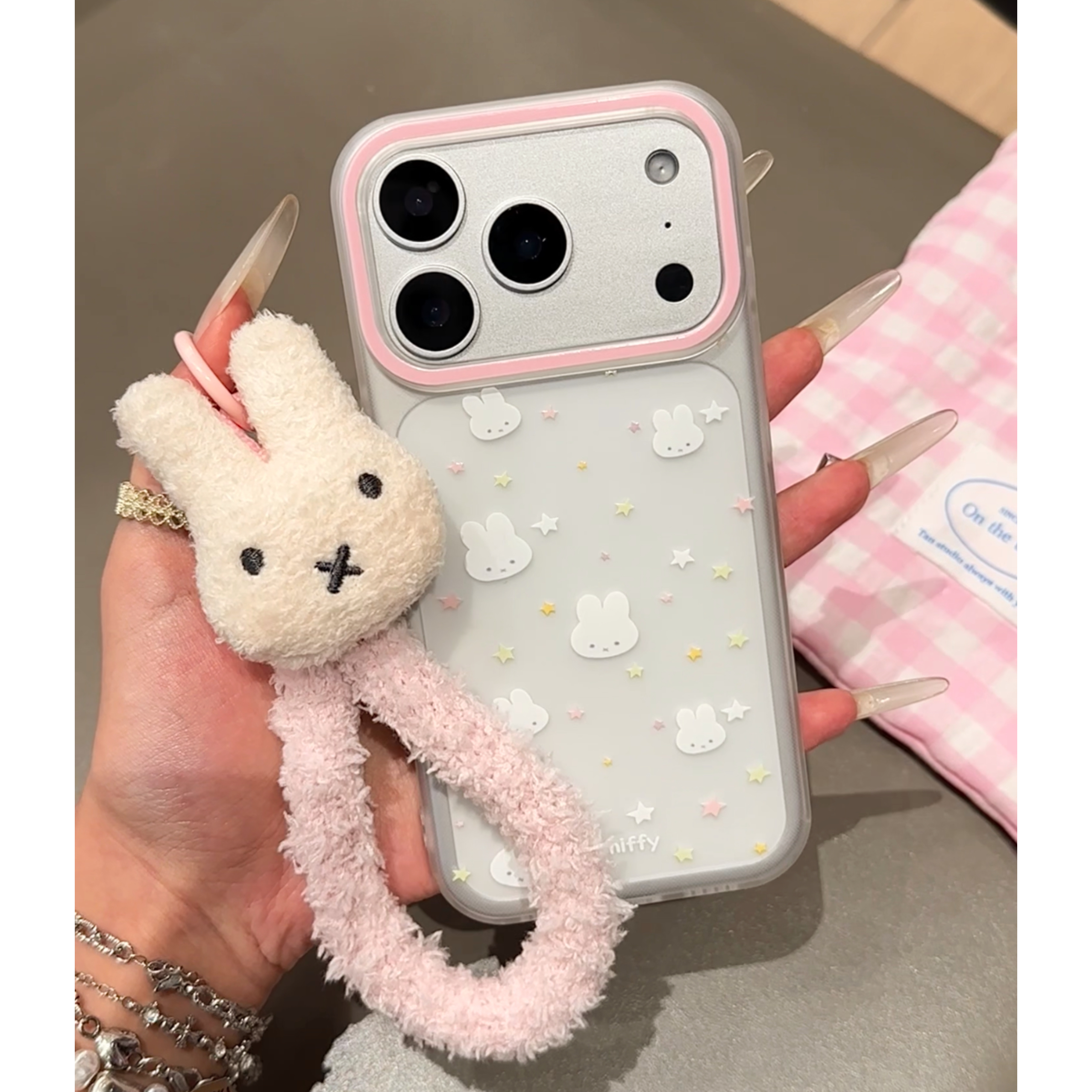 软萌星星可爱兔子挂绳适用苹果17/16手机壳华为P70vivoppo小米15