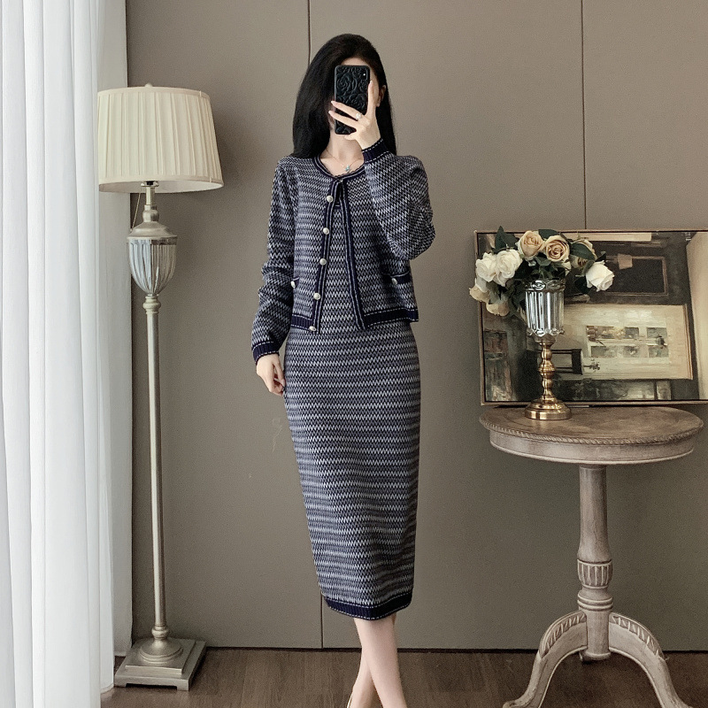 2025秋冬小香风针织套装女小个子收腰显瘦背心连连衣裙外套两件套