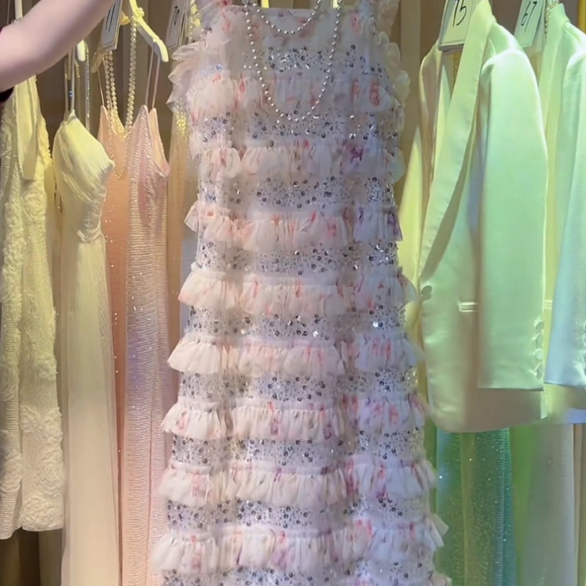 法式气质粉色少女感立体花吊带中长款仙女裙