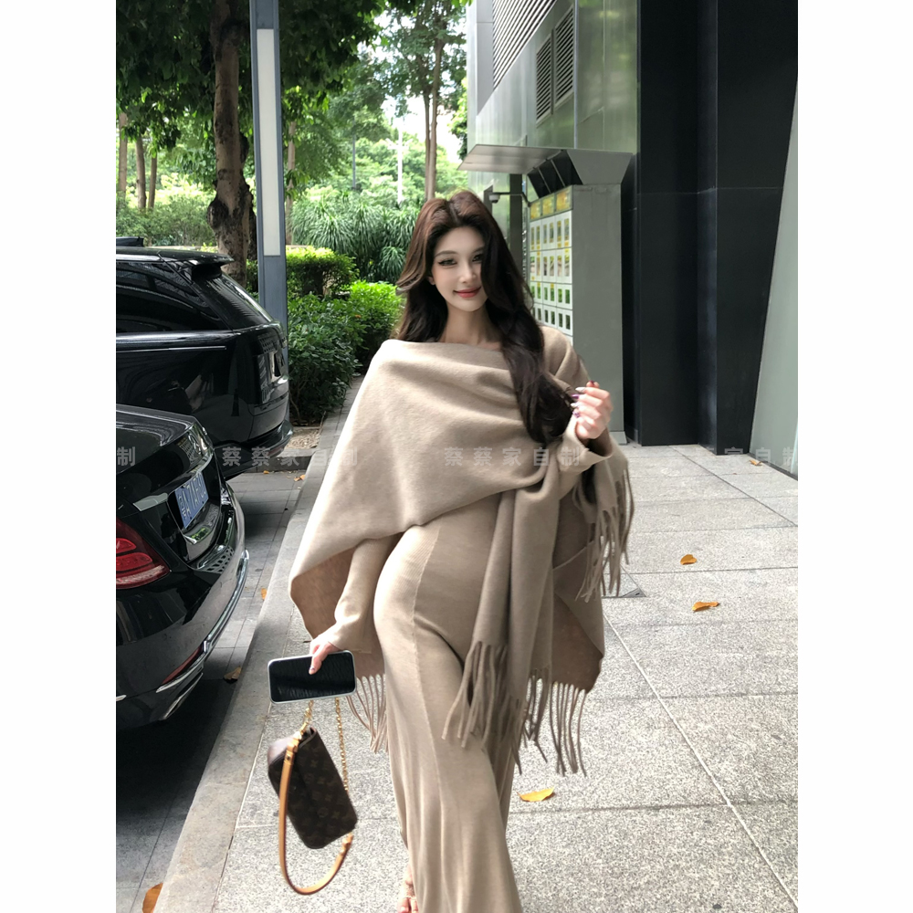 蔡蔡家「气质人鱼」显瘦百搭秋冬打底连衣裙气质高级斗篷披肩2068#