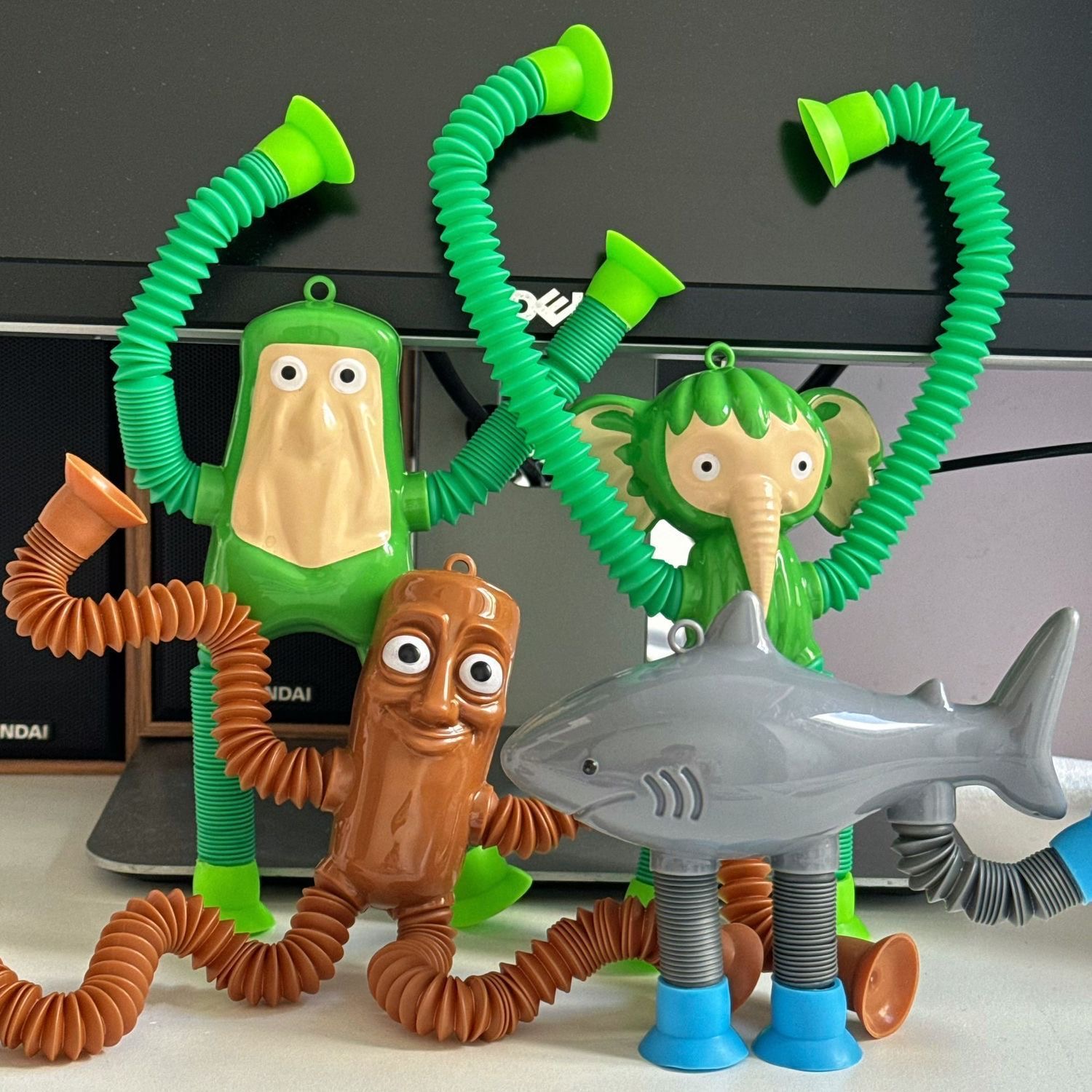 二代山海经鲨鱼伸缩拉伸木棍人百变拉伸管儿童卡通吸盘解压玩具