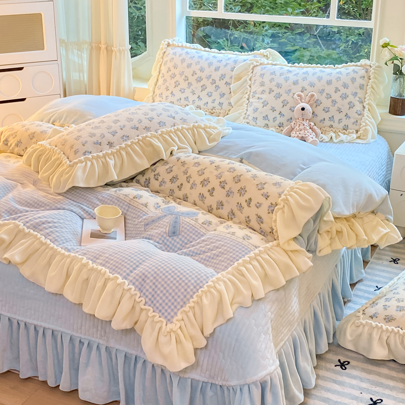 2025新款牛奶绒花边床盖四件套韩式双面绒印花被套罩床上毛绒床单