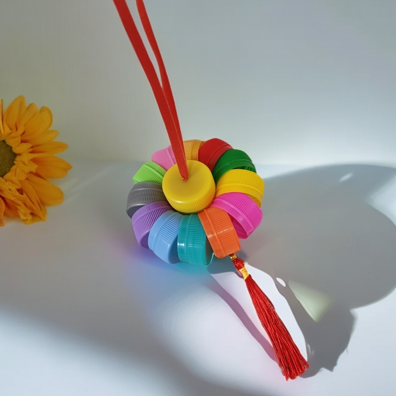 变废为宝创意环保手工灯笼儿童彩色diy瓶盖手提灯笼材料包成品