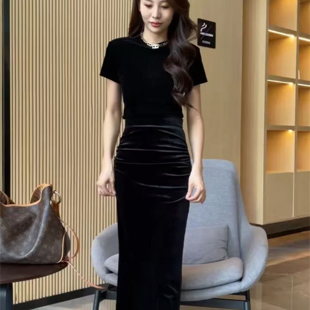 2025百搭丝绒裙秋冬加绒加厚新款女装修身显瘦气质包臀半身裙女