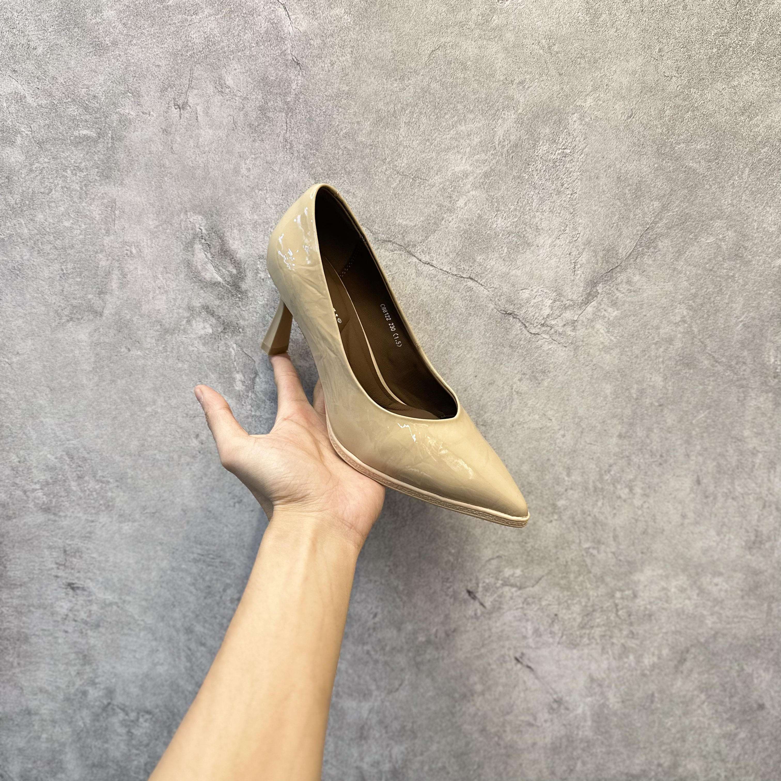 【卡洛斯】2025新款名媛气质高跟鞋单鞋真皮尖头浅口裸色舒适百搭