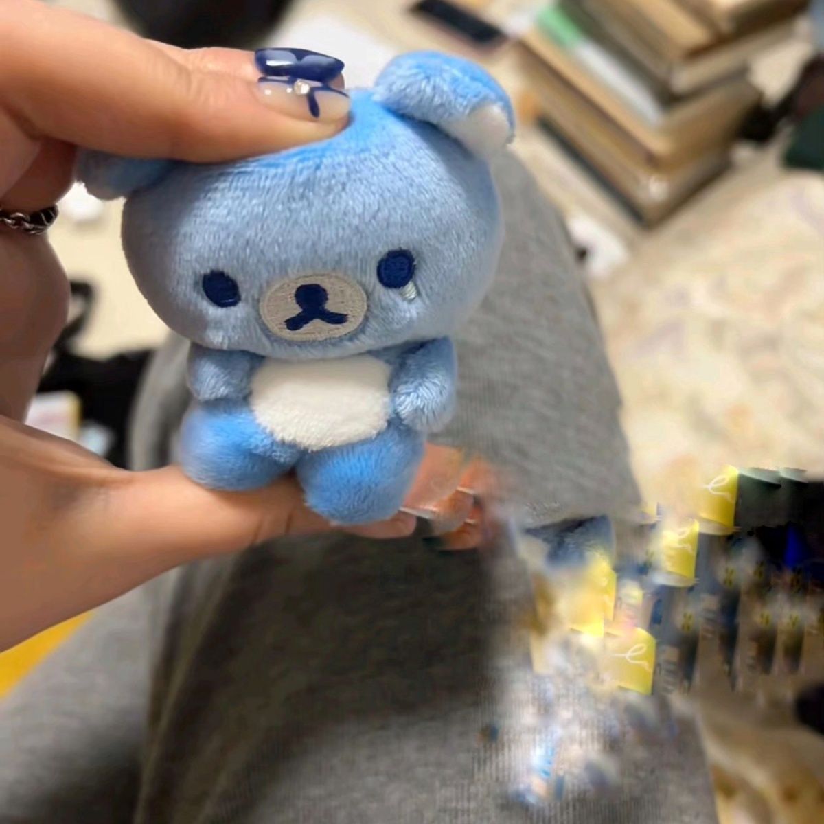 轻松熊挂件七色手玉一滴泪深蓝色小鼻嘎毛绒玩具公仔挂件生日礼物