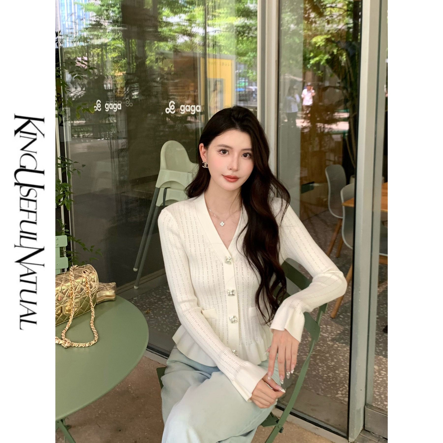 KUN【海瑟薇】贵贵女神感 高级感钩织特种纱线点缀方钻扣荷叶边上衣