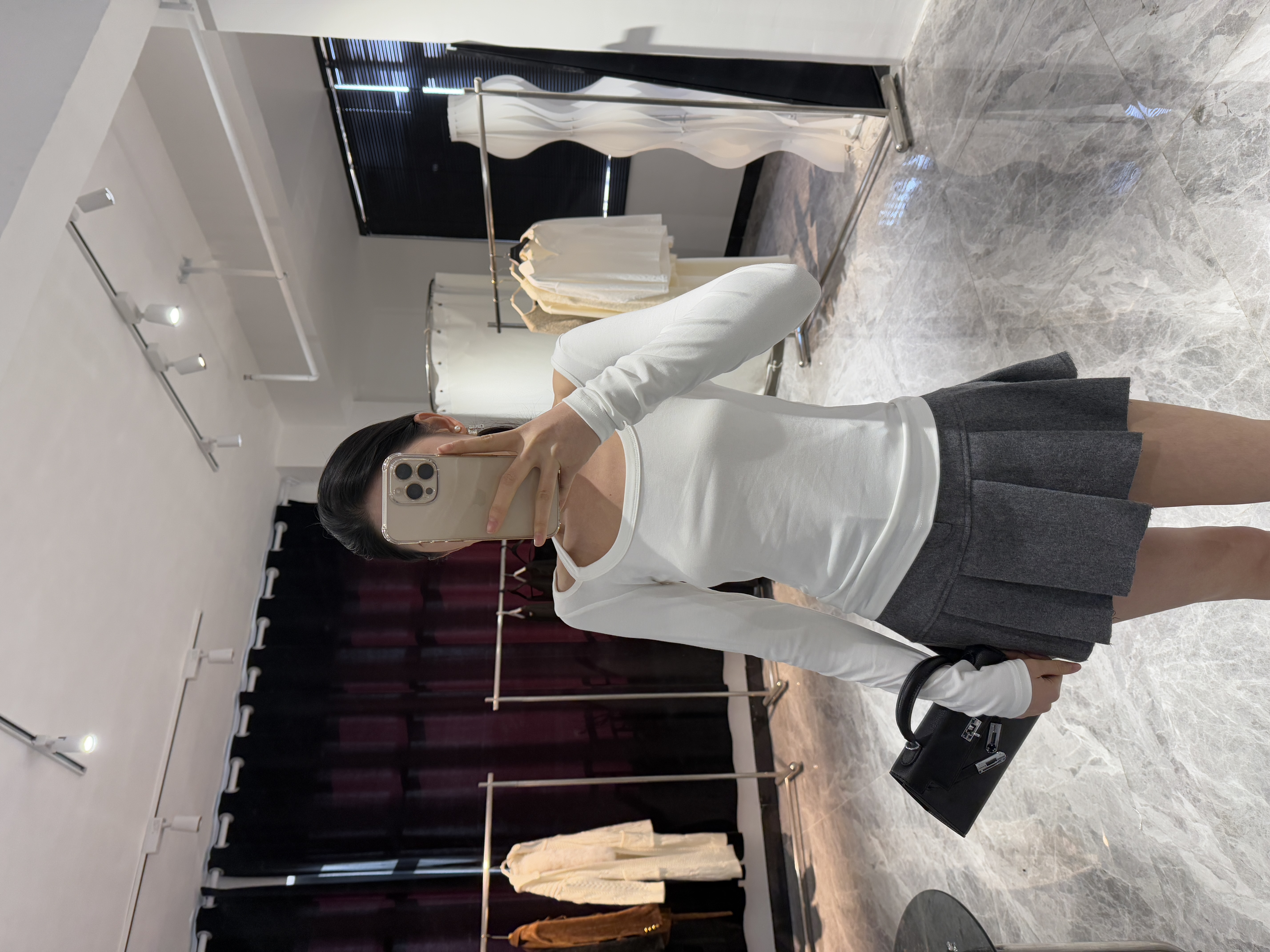 轻奢网红款2025春款设计感挂脖露背镂空长袖T恤女百搭辣妹上衣