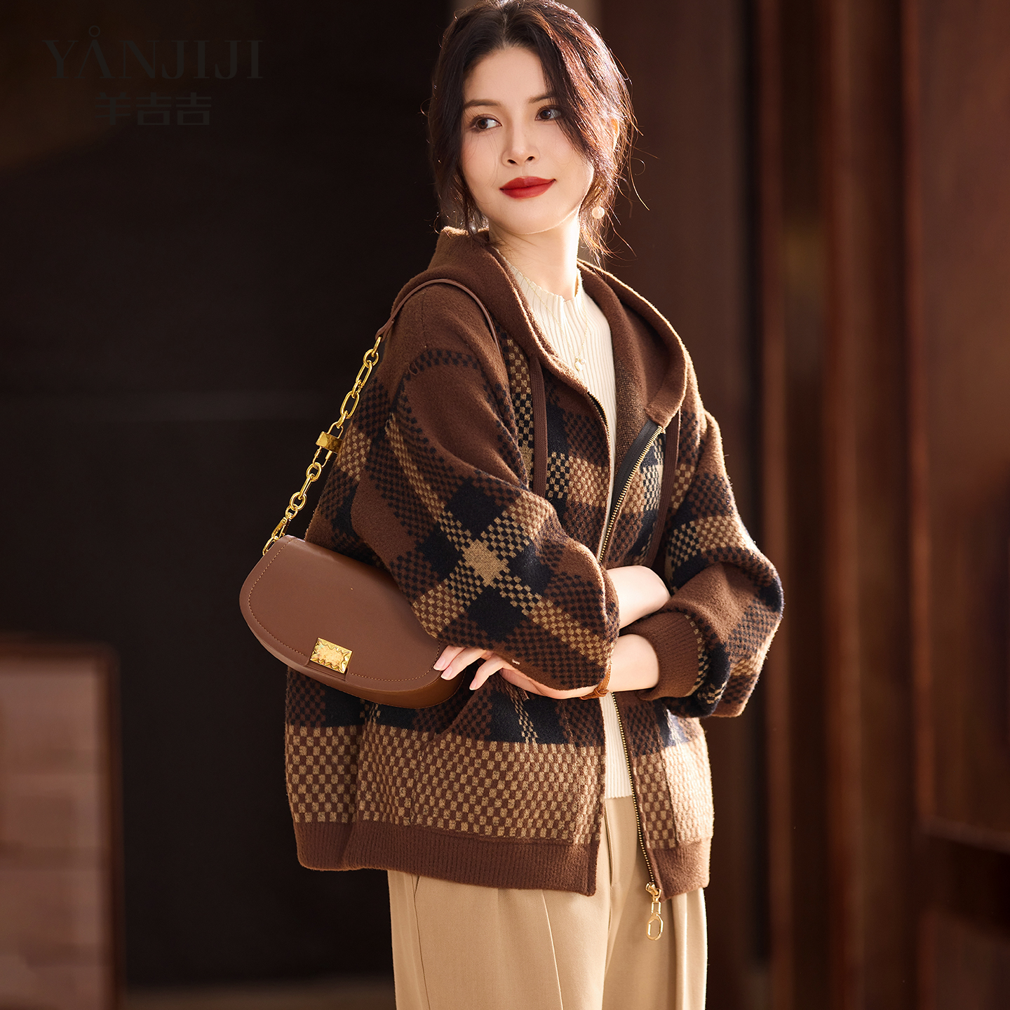 妈妈冬装外套宽松保暖格子上衣时尚中老年女冬季防风休闲针织开衫