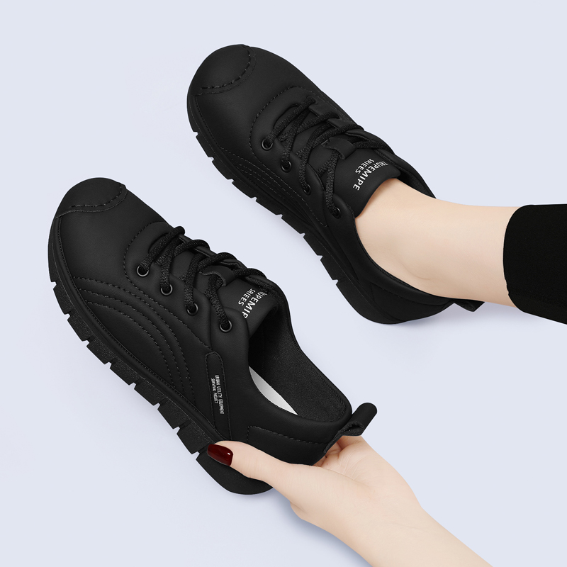 黑色休闲板鞋女2025春秋季新款百搭轻便软底运动鞋妈妈平底旅游鞋