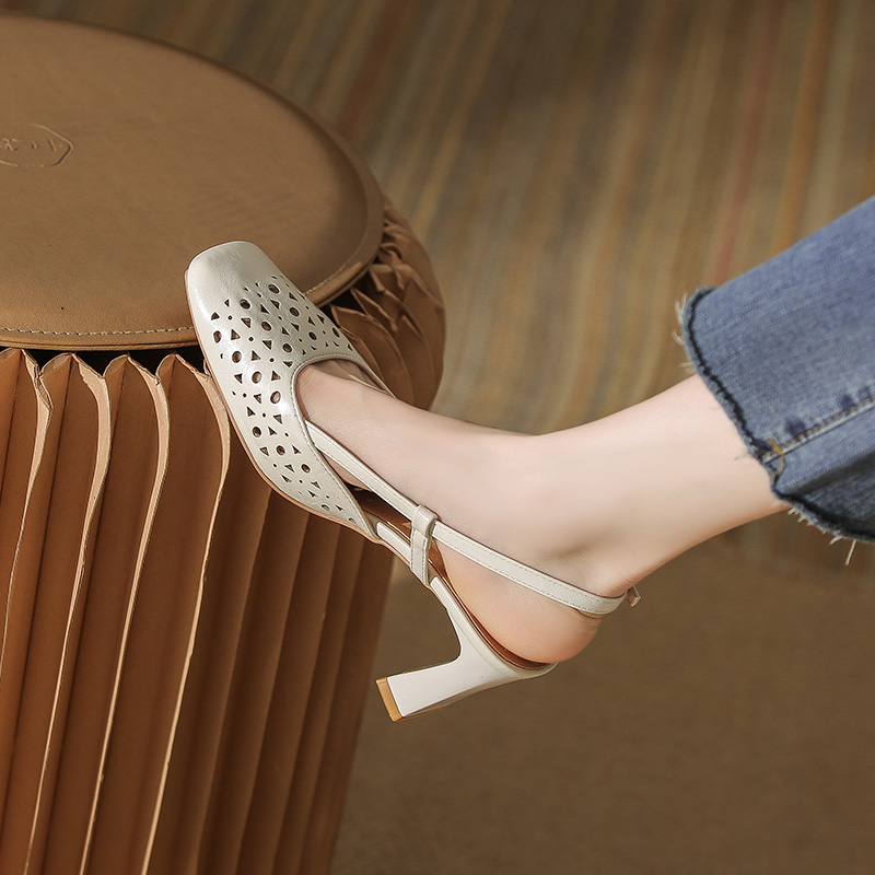 2025年夏季新款镂空包头女凉鞋时尚百搭气质方头凉鞋高跟鞋粗跟