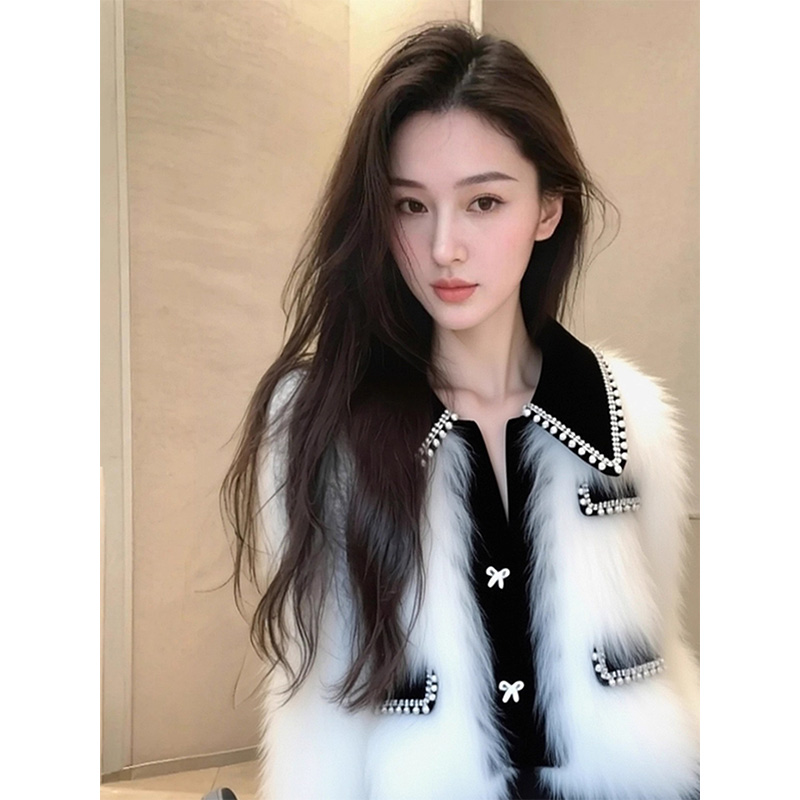 小香风白色毛绒外套女装2026冬季气质名媛独特超好看百搭短款上衣