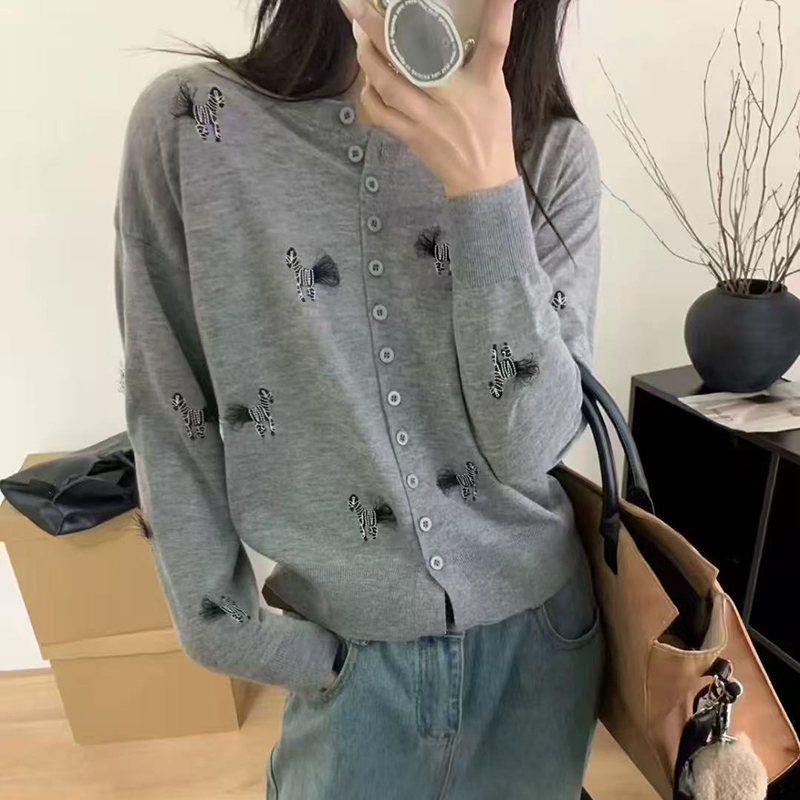 【斑马】超亲肤~超细羊毛混纺新款刺绣薄款设计感针织开衫外套2562