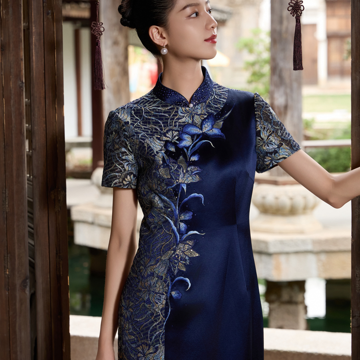 朱紫褕170115藏青色旗袍左右蕾丝醋酸面料平接气质时尚婆婆妈妈装