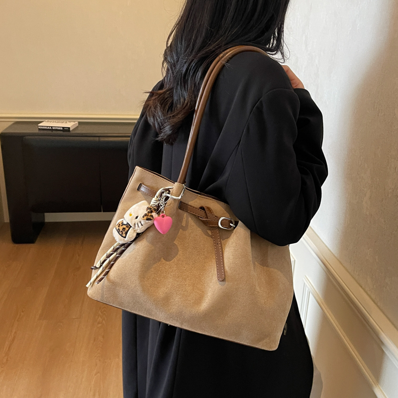 韩国麂皮绒腋下包包女2025新款潮秋冬复古托特包简约大容量通勤包