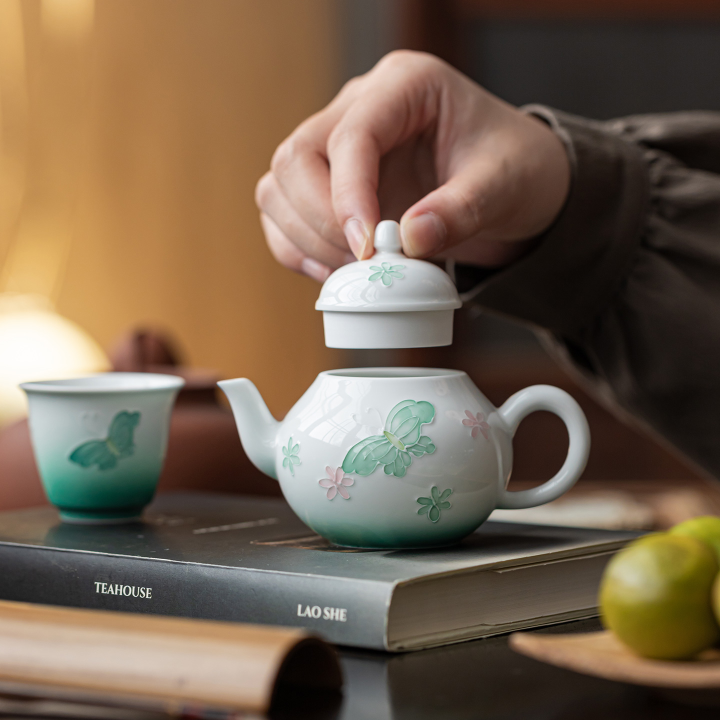 薄荷绿堆绘蝶恋花梨形壶家用简约泡茶冲茶器陶瓷茶壶功夫茶具单壶