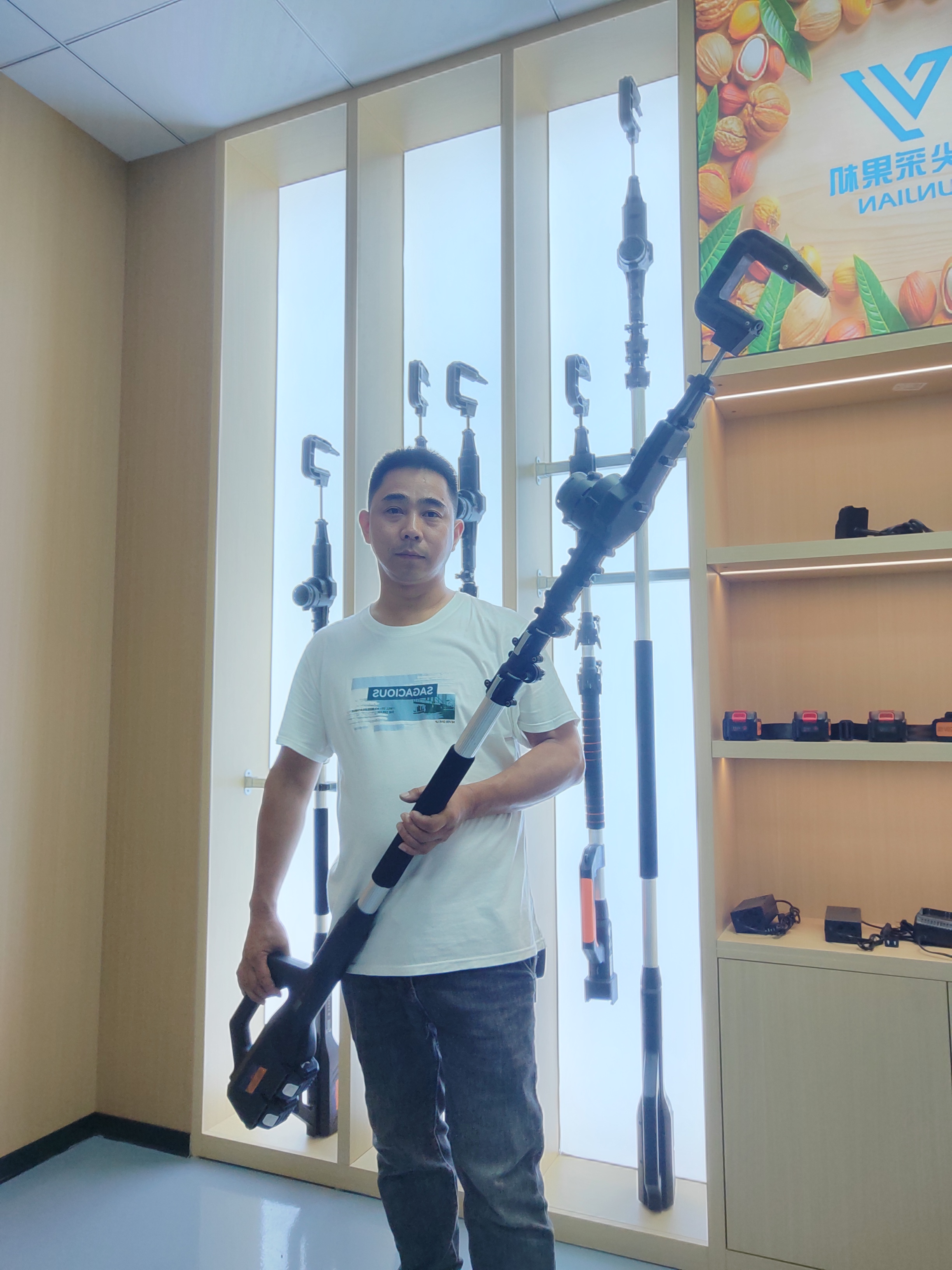 金果落电动定位伸缩杆