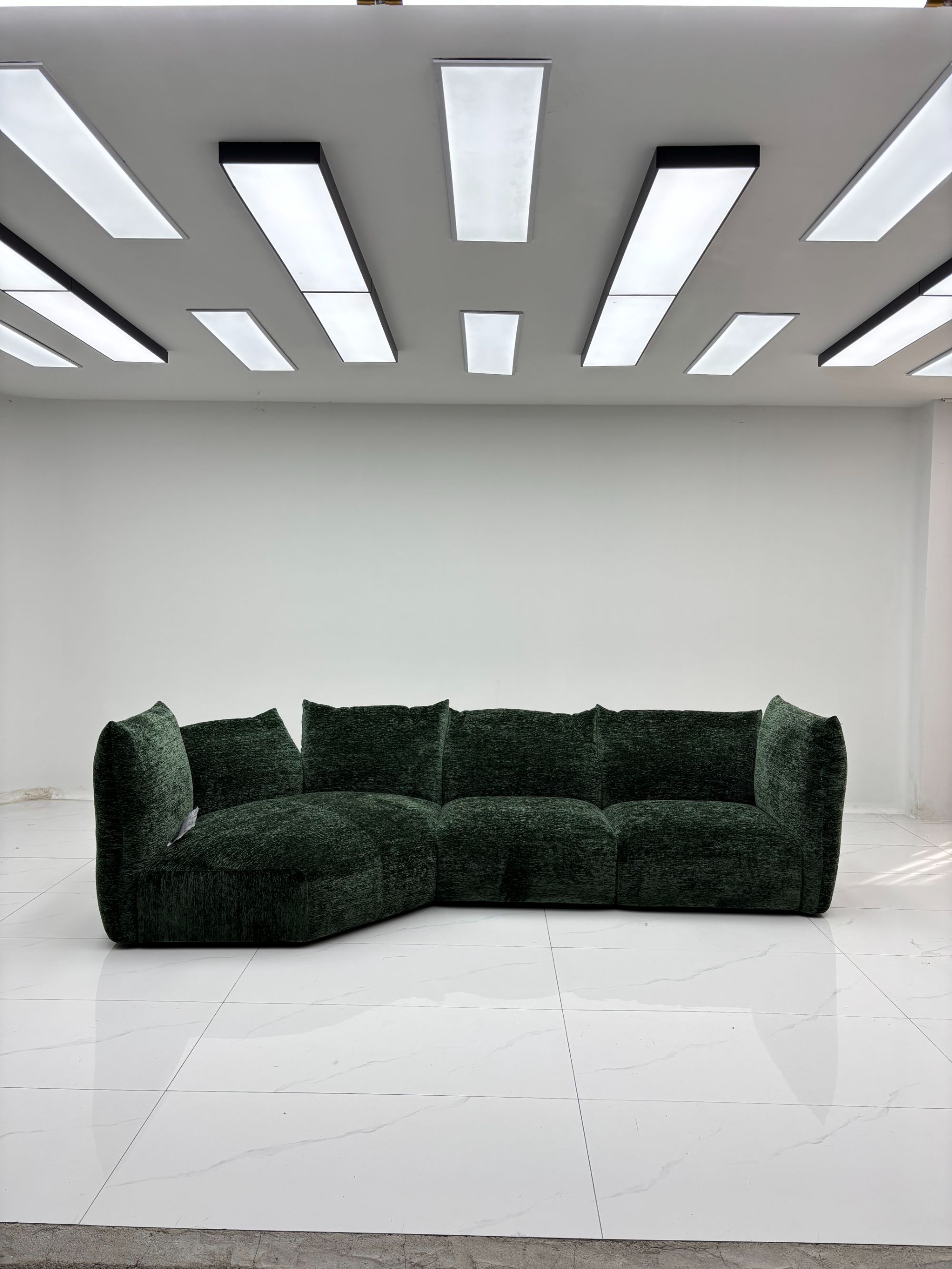 设计折叠艺术弧形软异形家用意式布艺雪尼尔面料白色花瓣沙发大气