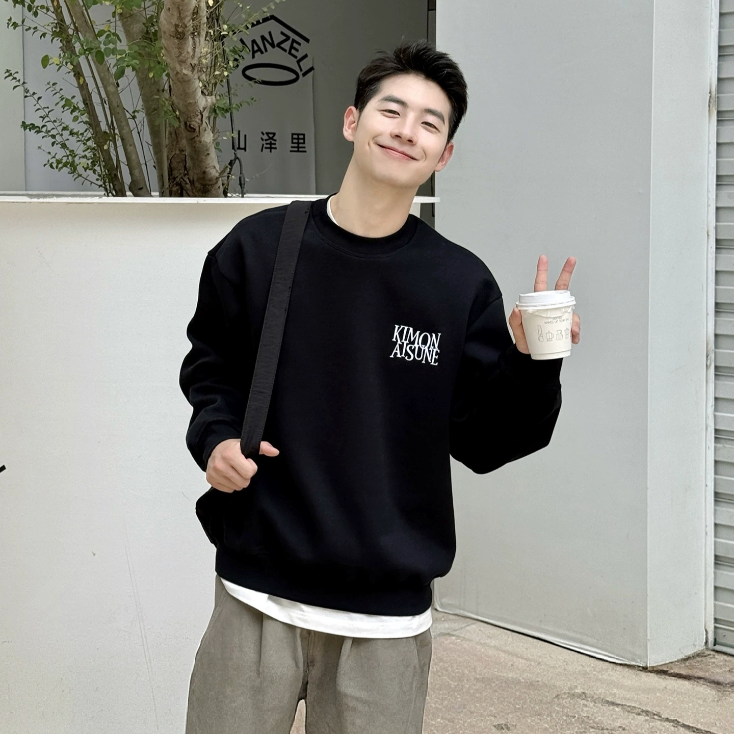 流光风男士圆领字母印花卫衣秋冬韩版宽松休闲百搭套头黑色上衣潮