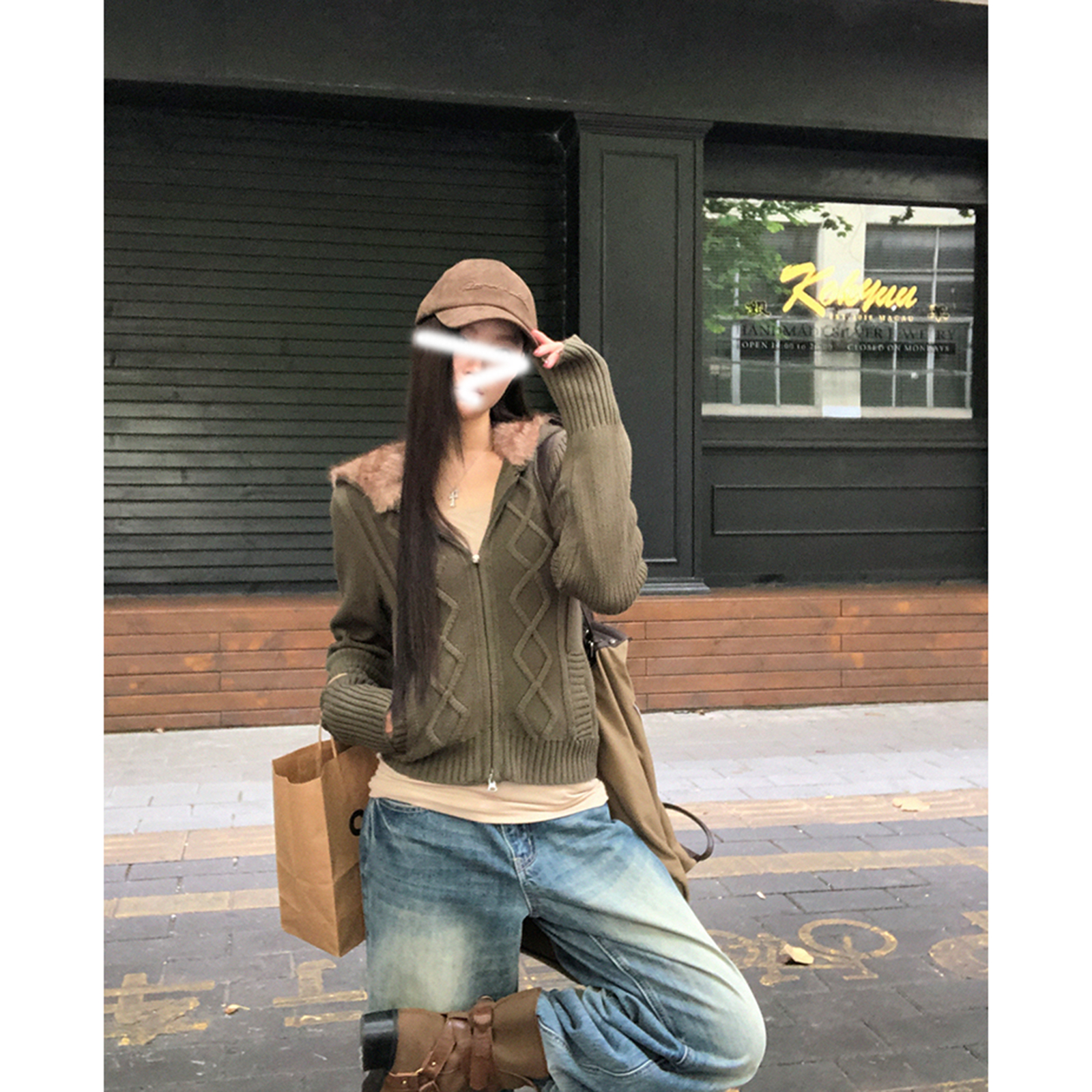 南疆橄榄枝 秋冬连帽毛领毛衣针织外套女+复古低腰灯芯绒短裤套装