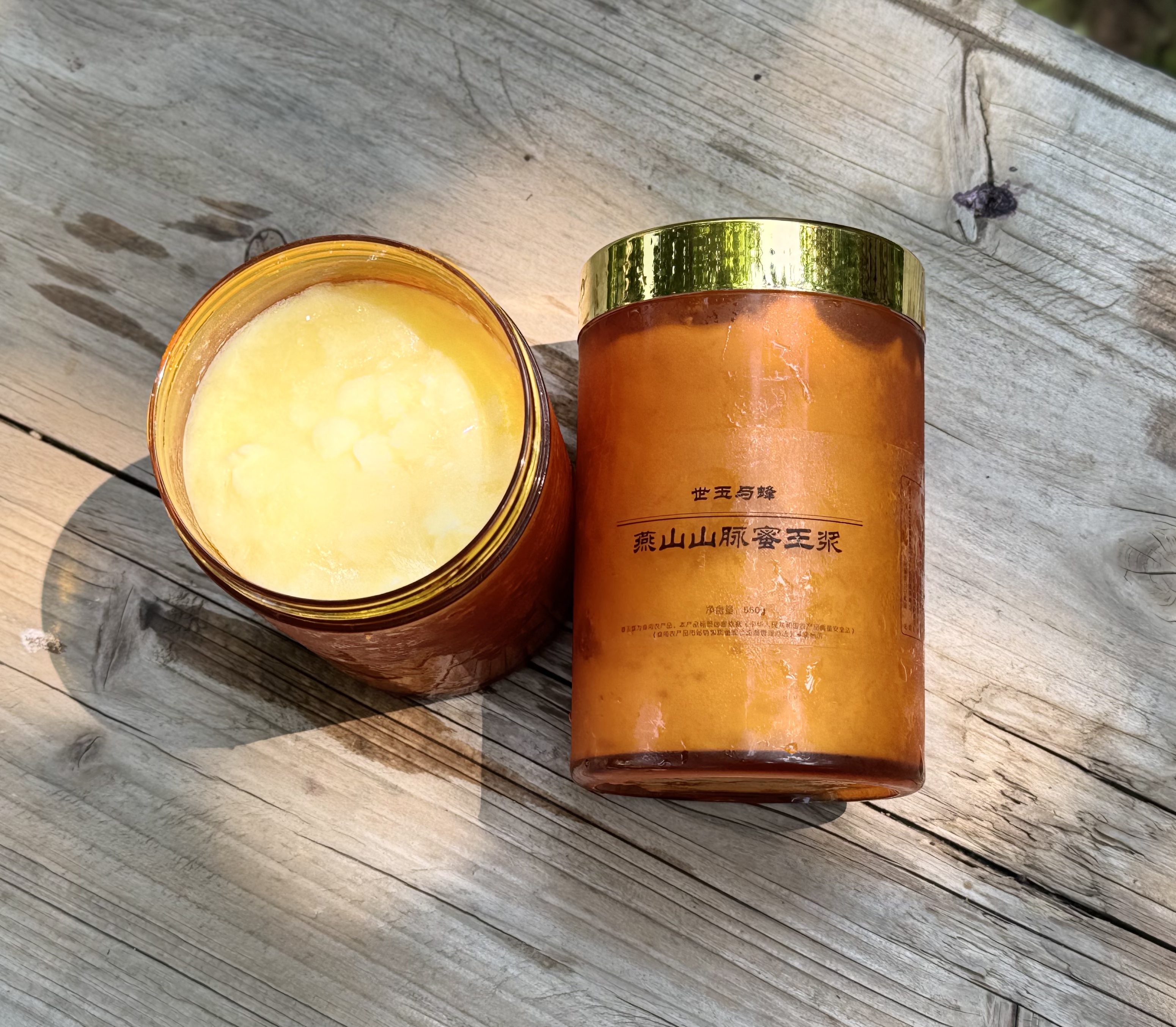 世玉与蜂燕山山脉蜜王浆