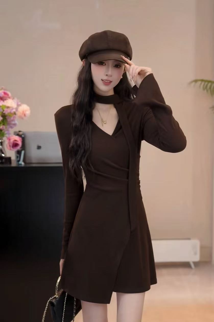 【现货运费险】秋冬气质时尚百搭不规则交叉V领长袖显瘦洋气连衣裙