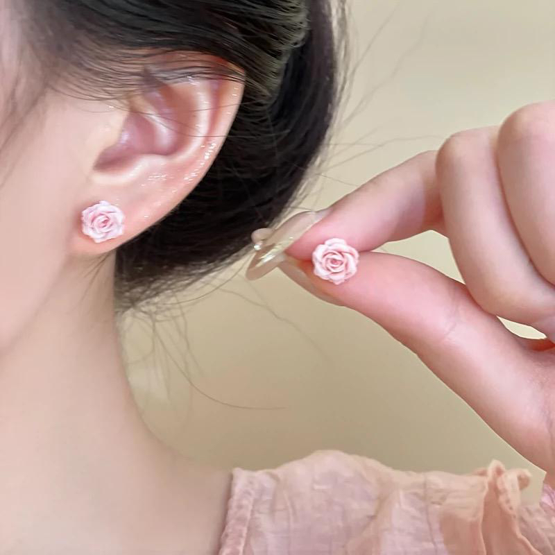 钛钢树脂耳饰 玫瑰花耳钉2025春款小巧气质高级感立体花朵耳饰