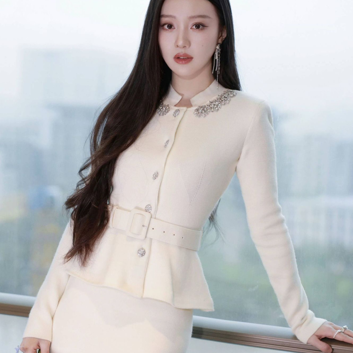 王鹤润明星同款秋冬法式名媛钻饰假两件气质优雅修身显瘦连衣裙