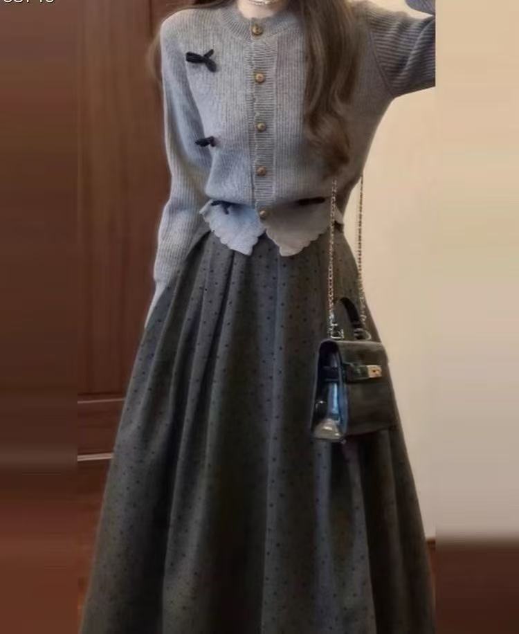 2025年秋冬季新款针织上衣+半身裙两件套