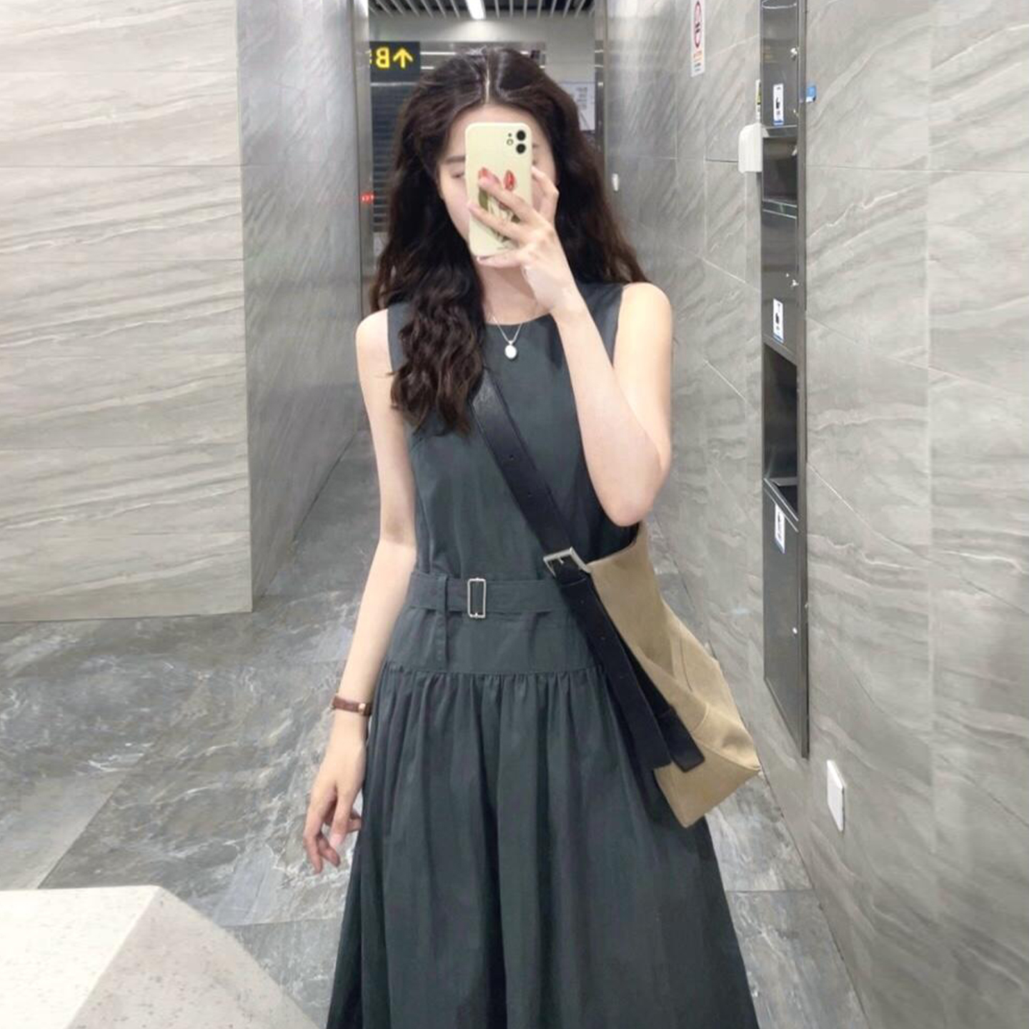 法式高级感灰色背心连衣裙女夏季新款时髦轻奢独特超好看收腰长裙