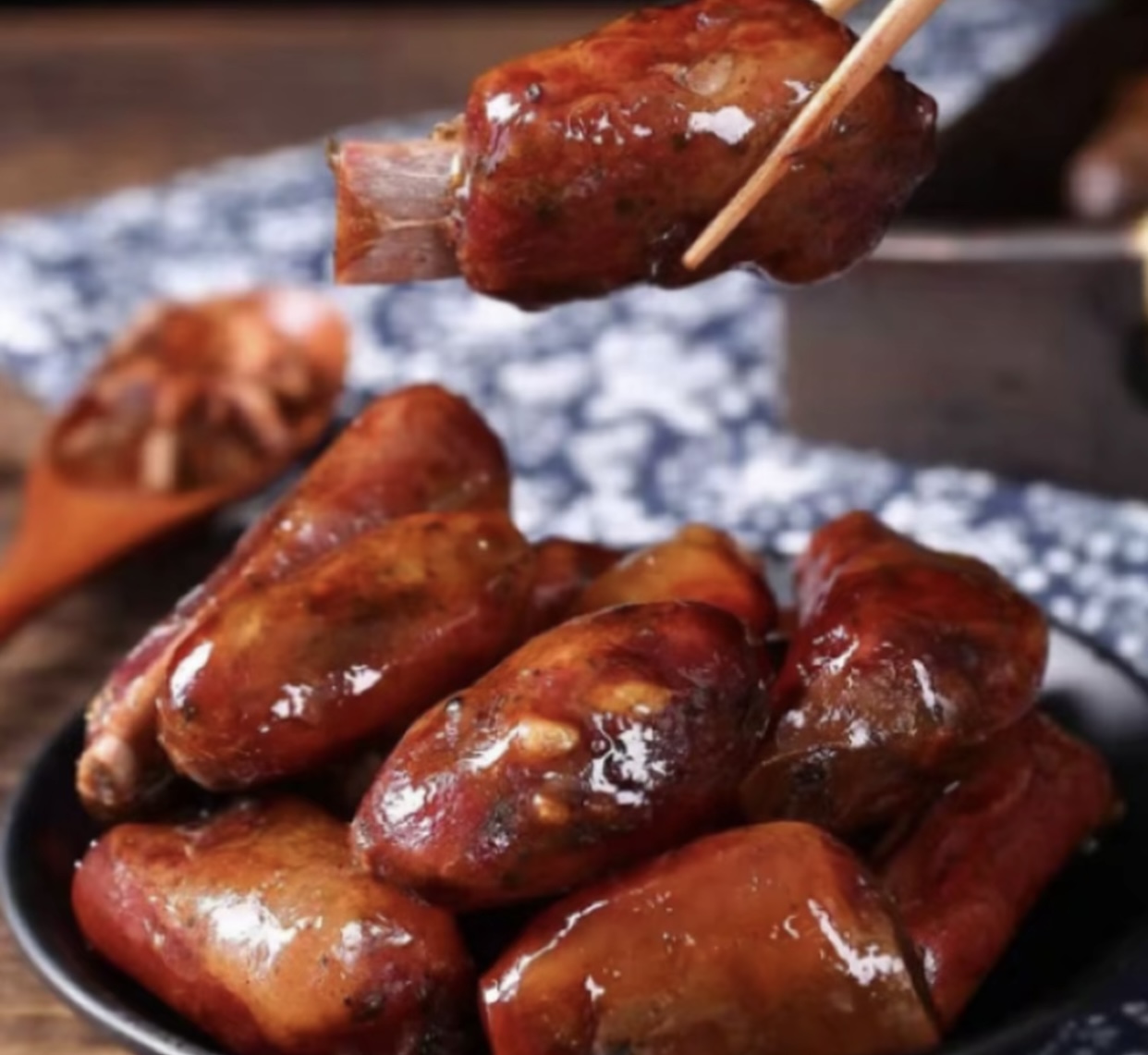 四川正宗麻辣五香风味烟熏排骨腊肠香肠农家手工腌制腊肉火锅食材