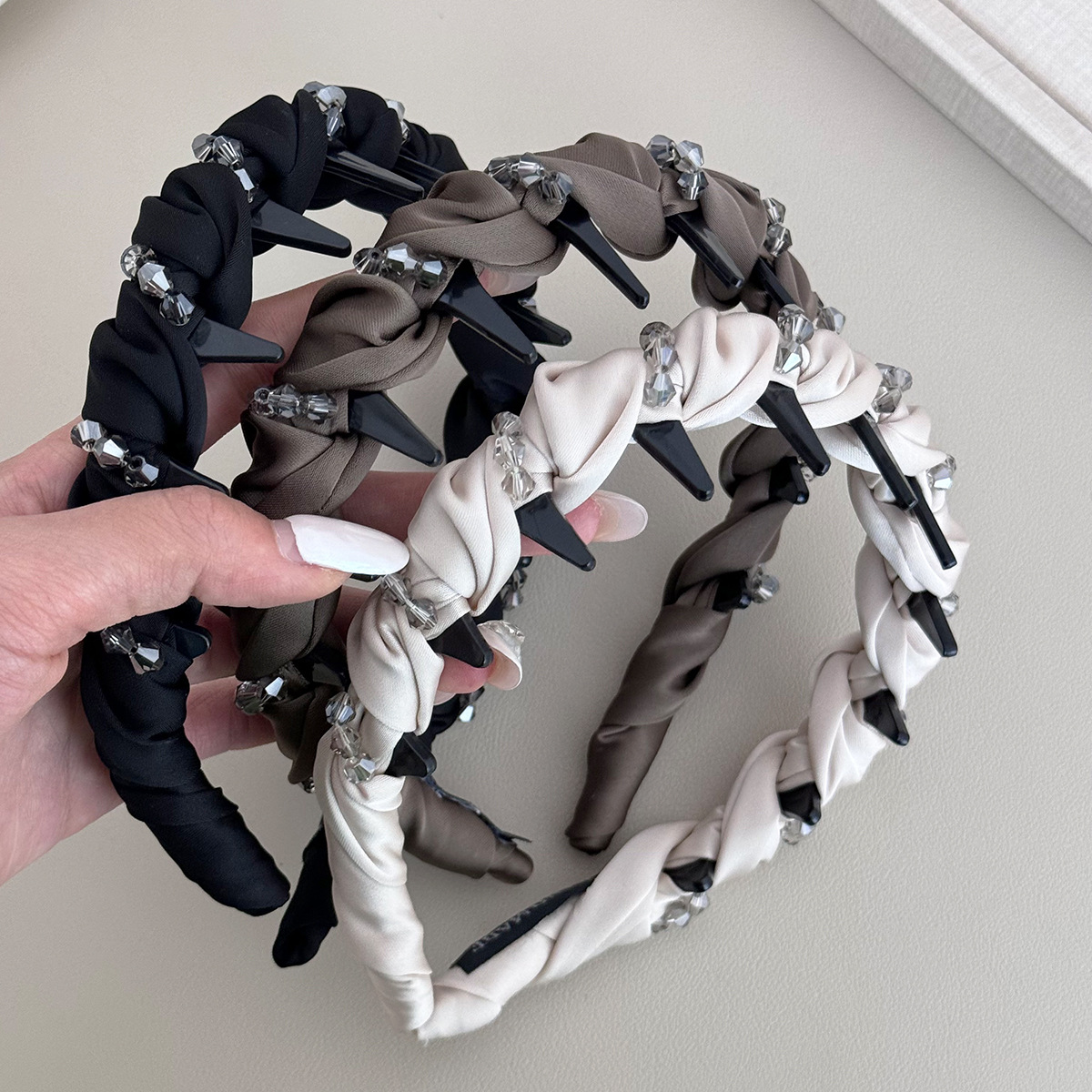 发箍女2025新款高级感镶钻缠绕防滑带齿头箍气质洗脸压发发卡头饰