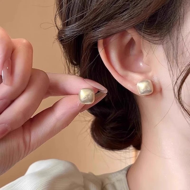 铜合金耳饰 香槟色小巧方块珍珠耳钉女小众设计甜美耳饰百搭