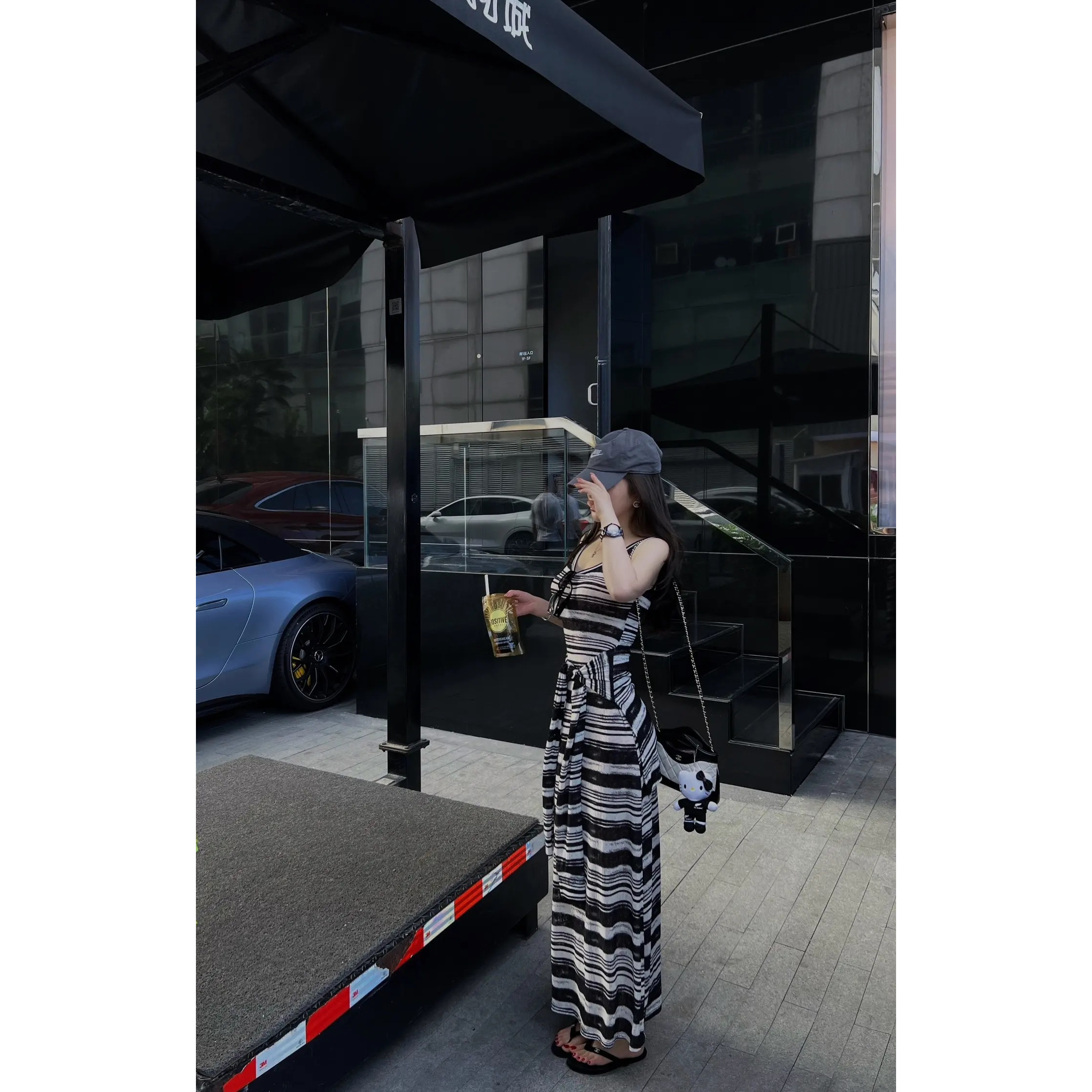 条纹假两件绑带无袖背心裙黑白撞色长款连衣裙女夏气质显瘦潮裙