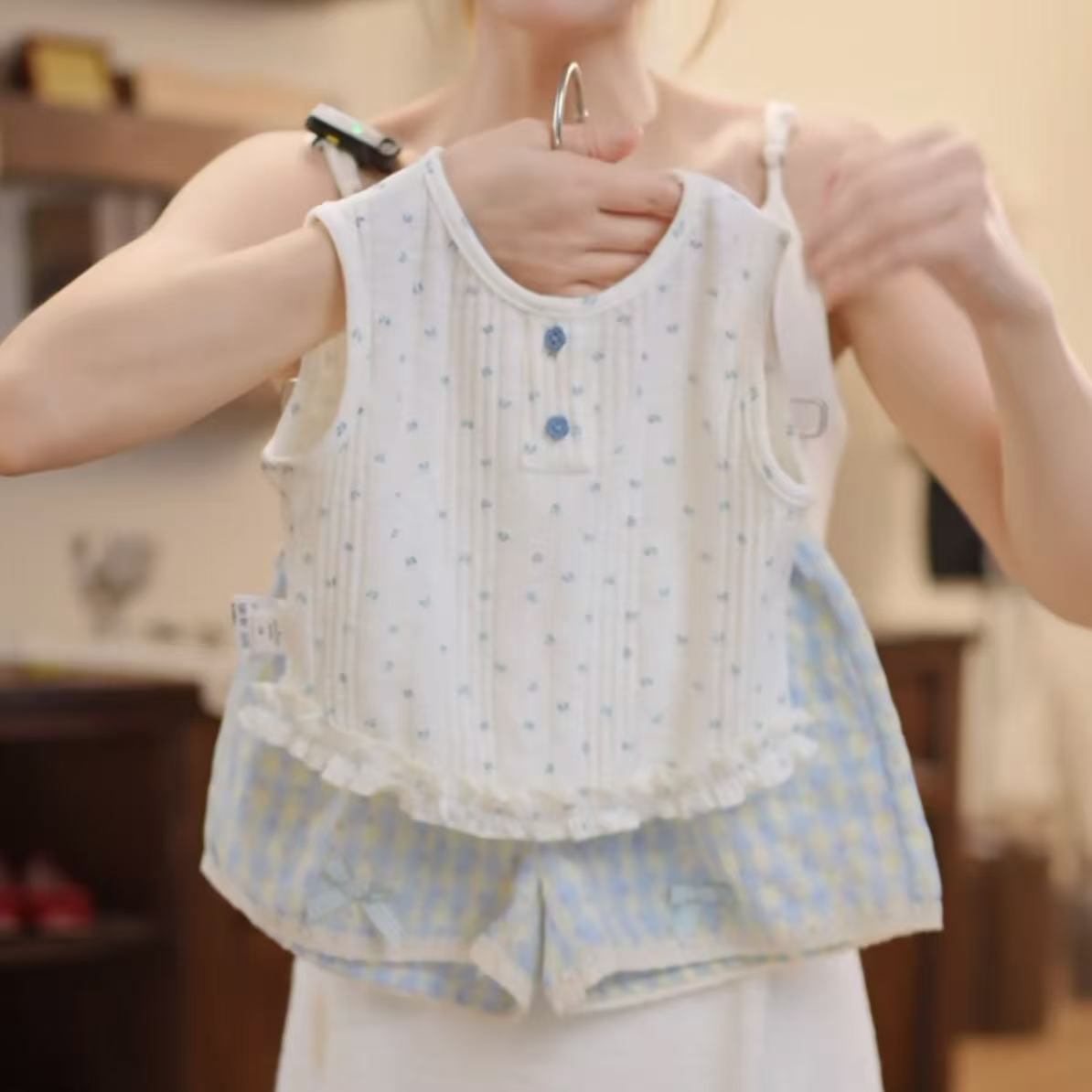 韩系女童夏日小清新套装2025新款宝宝碎花背心+可爱风格子短裤套
