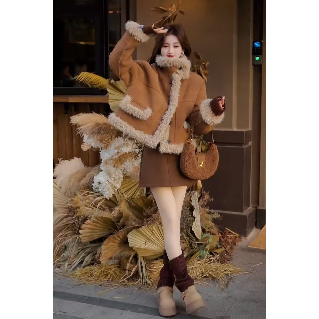 冬装搭配一整套2025新款美拉德风时尚设计皮毛一体外套短裙两件套