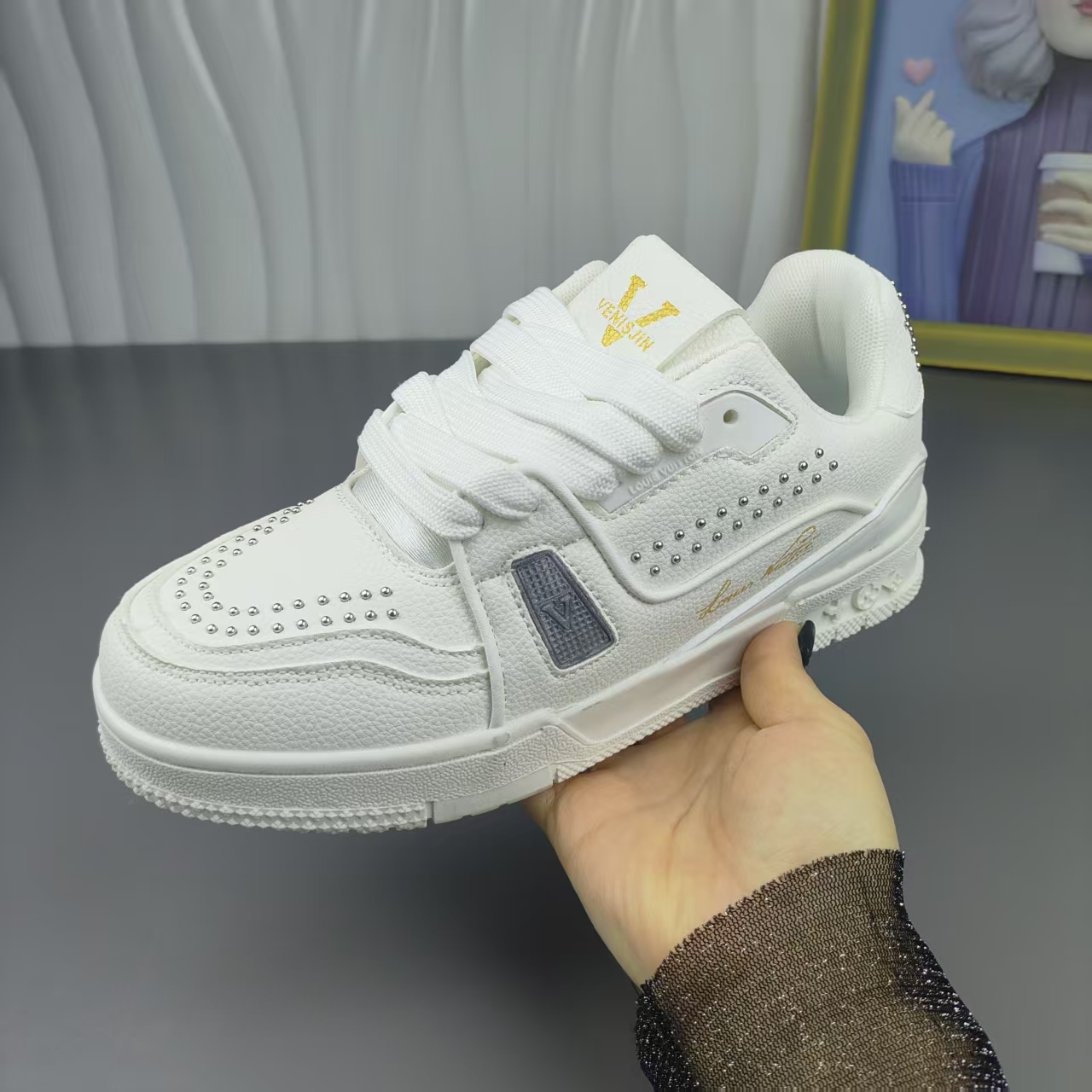 潮牌轻奢情侣板鞋小白鞋厚底轻便增高百搭时尚青年学生运动鞋男鞋